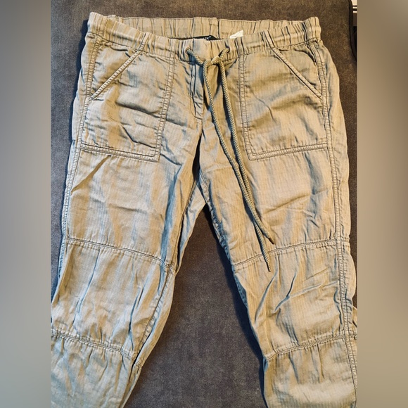 Army Green Taper Capri - Picture 2 of 6